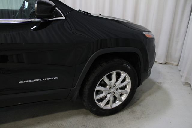 Used 2015 Jeep Cherokee Limited w/ Luxury Group AWD/4WD image 38