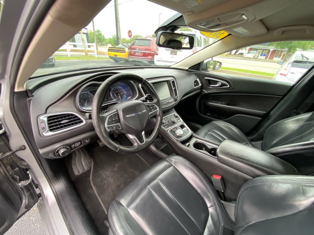 Used 2017 Chrysler 200 Limited Platinum FWD image 22