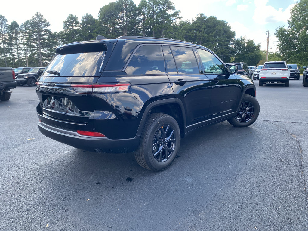 New 2027 Jeep Grand Cherokee Altitude AWD/4WD image 5