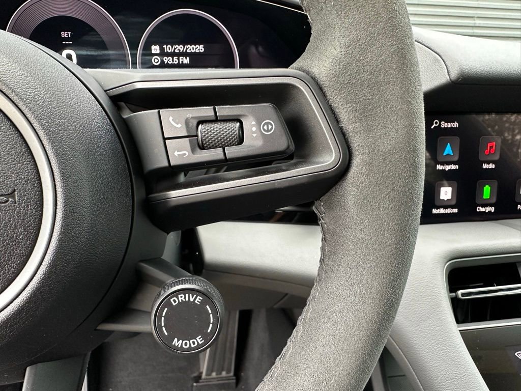 Used 2025 Porsche Taycan 4 Cross Turismo image 15