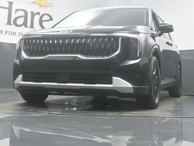 Used 2025 Kia Carnival FWD image 4