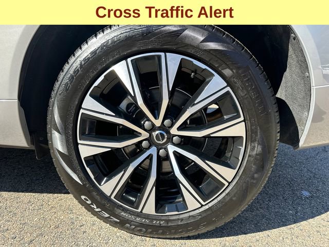 Used 2025 Volvo XC60 B5 Plus image 12