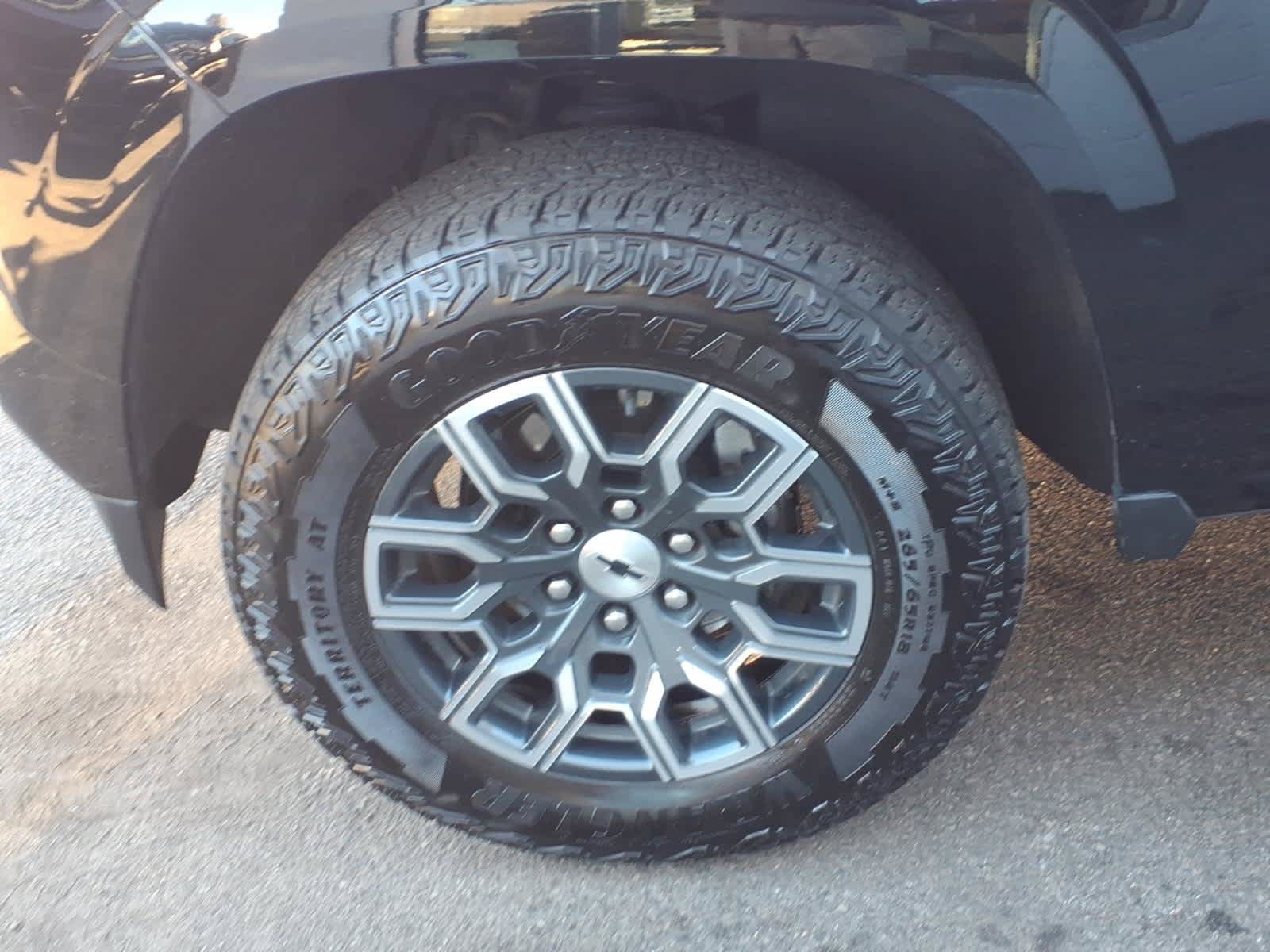 Used 2023 Chevrolet Colorado Z71 w/ Z71 Convenience Package 2 AWD/4WD image 8