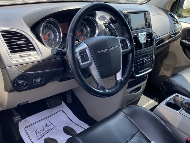 Used 2011 Chrysler Town & Country Touring-L w/ Entertainment Group #2 FWD image 5