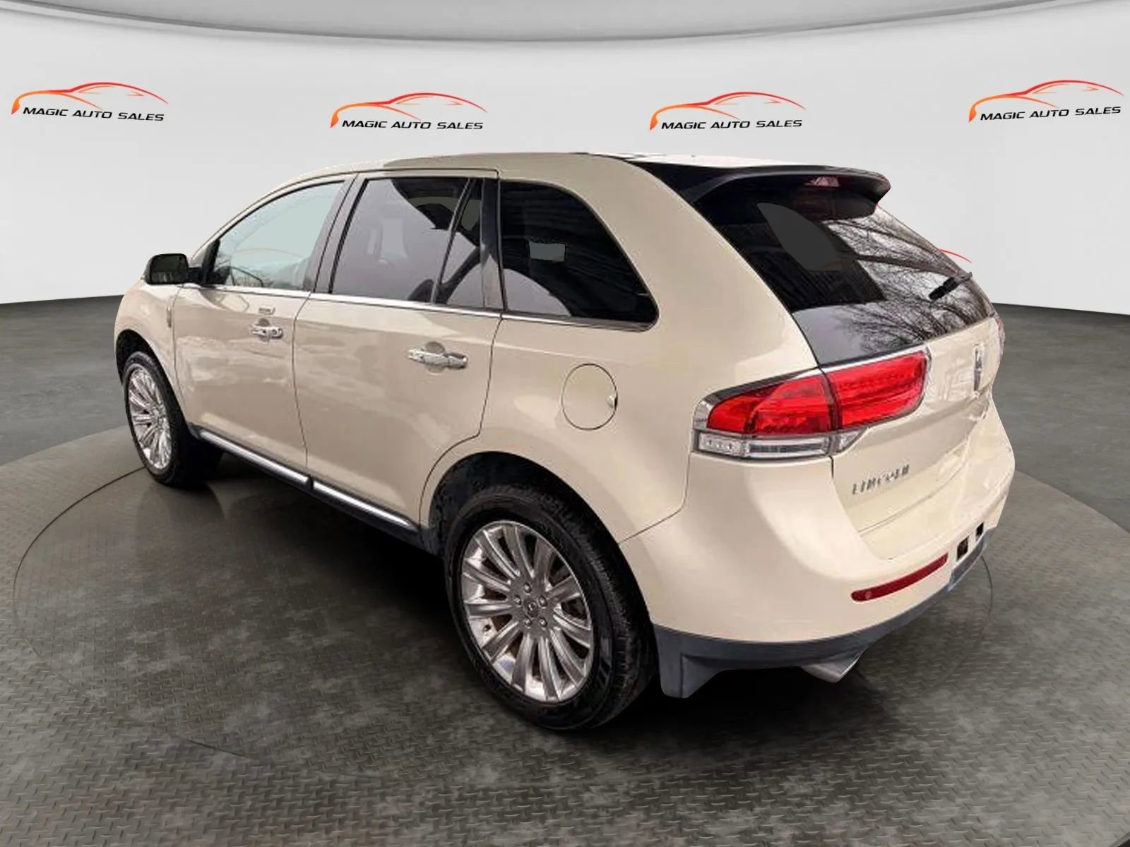 Used 2014 Lincoln MKX AWD w/ Equipment Group 102A image 11
