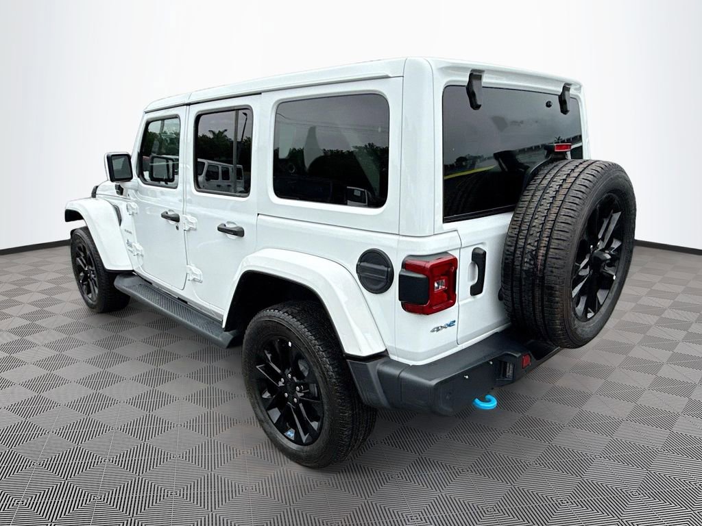 Used 2022 Jeep Wrangler Unlimited Sahara w/ Cold Weather Group AWD/4WD image 8