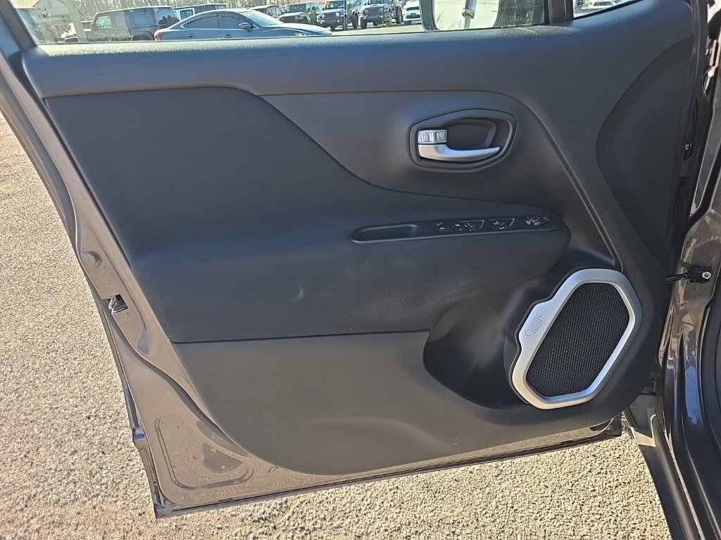 Certified 2019 Jeep Renegade Latitude image 13