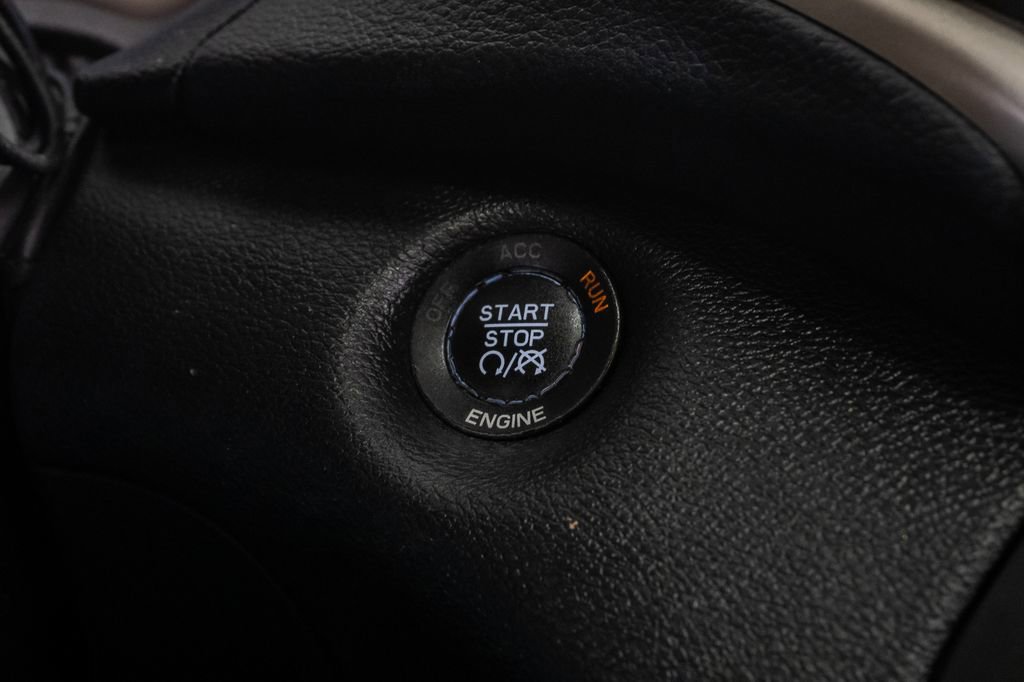 Used 2015 Jeep Cherokee Latitude w/ Comfort/Convenience Group FWD image 17
