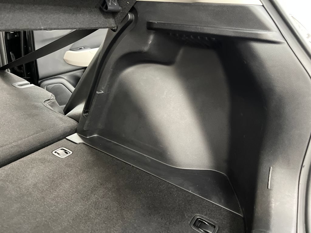 Used 2025 Hyundai Venue SEL FWD image 39