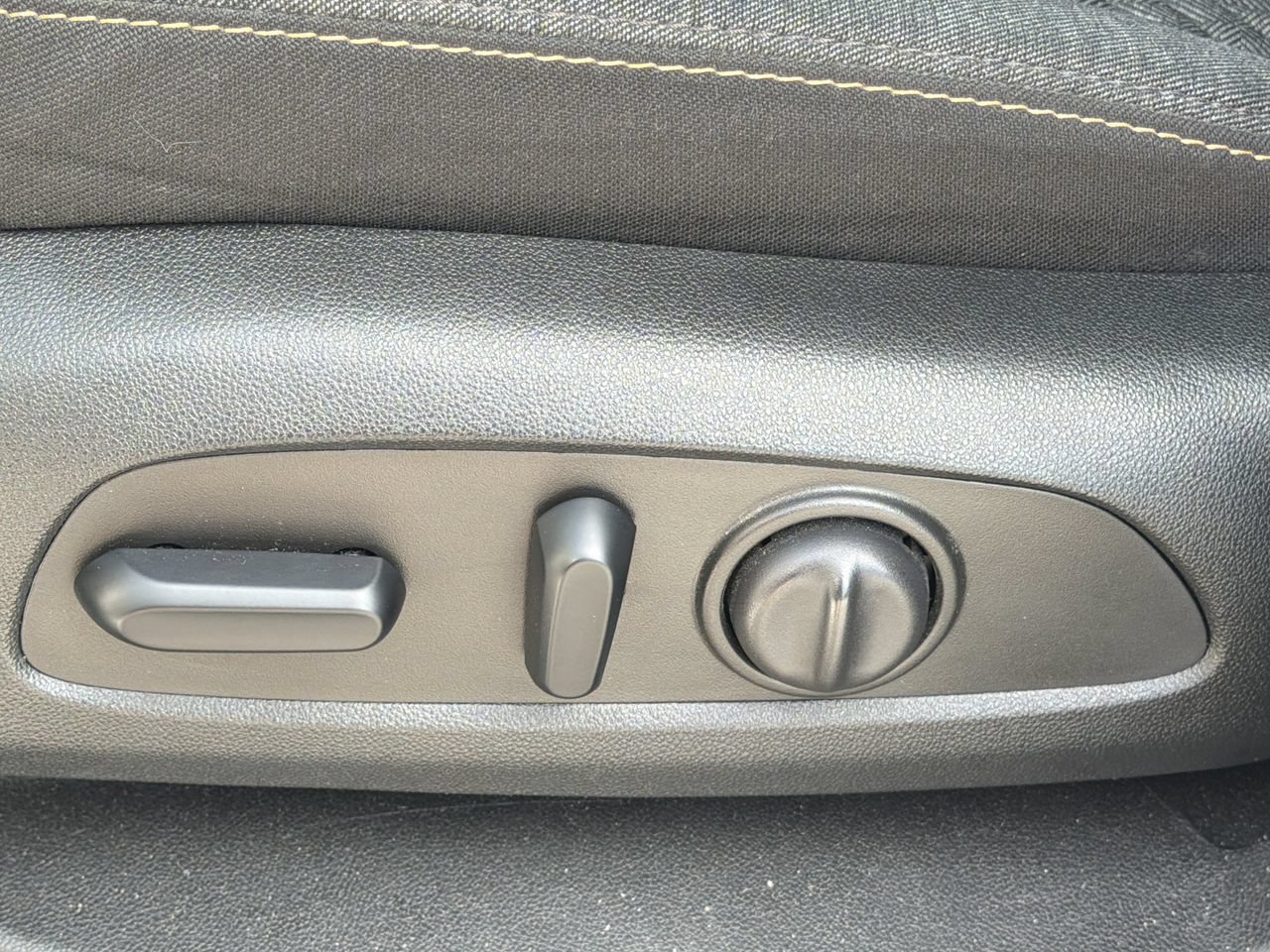 Used 2024 Chevrolet Equinox LT FWD image 19