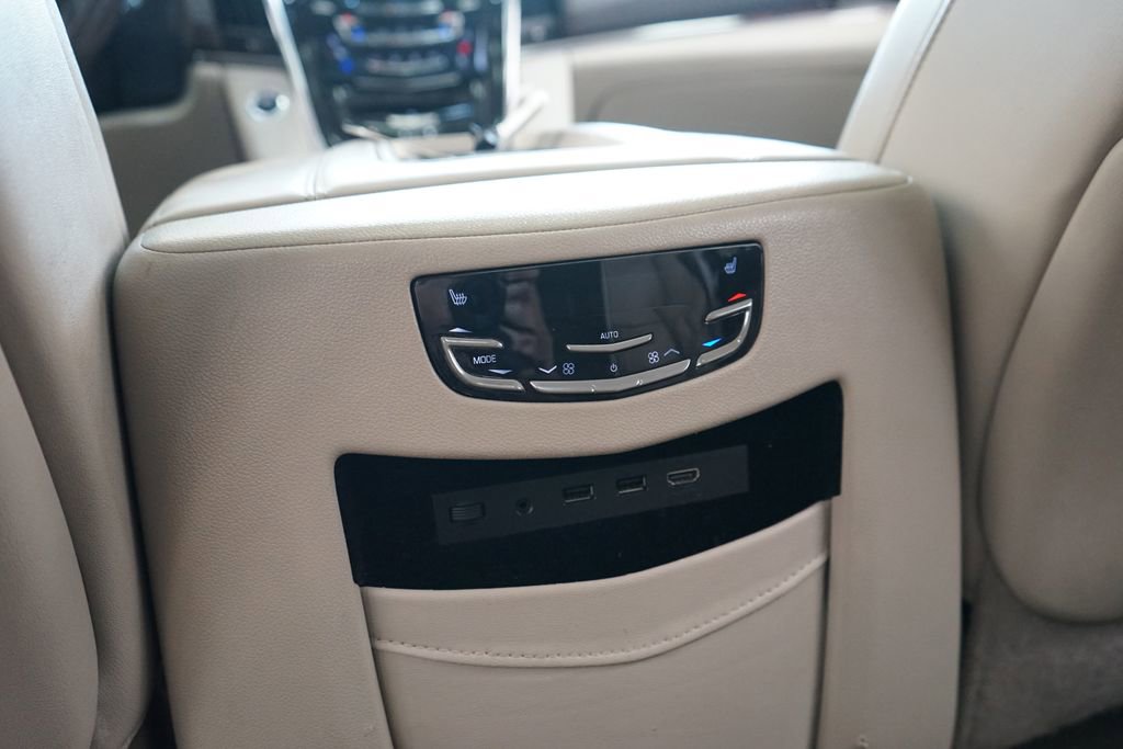 Used 2017 Cadillac Escalade ESV Luxury image 18