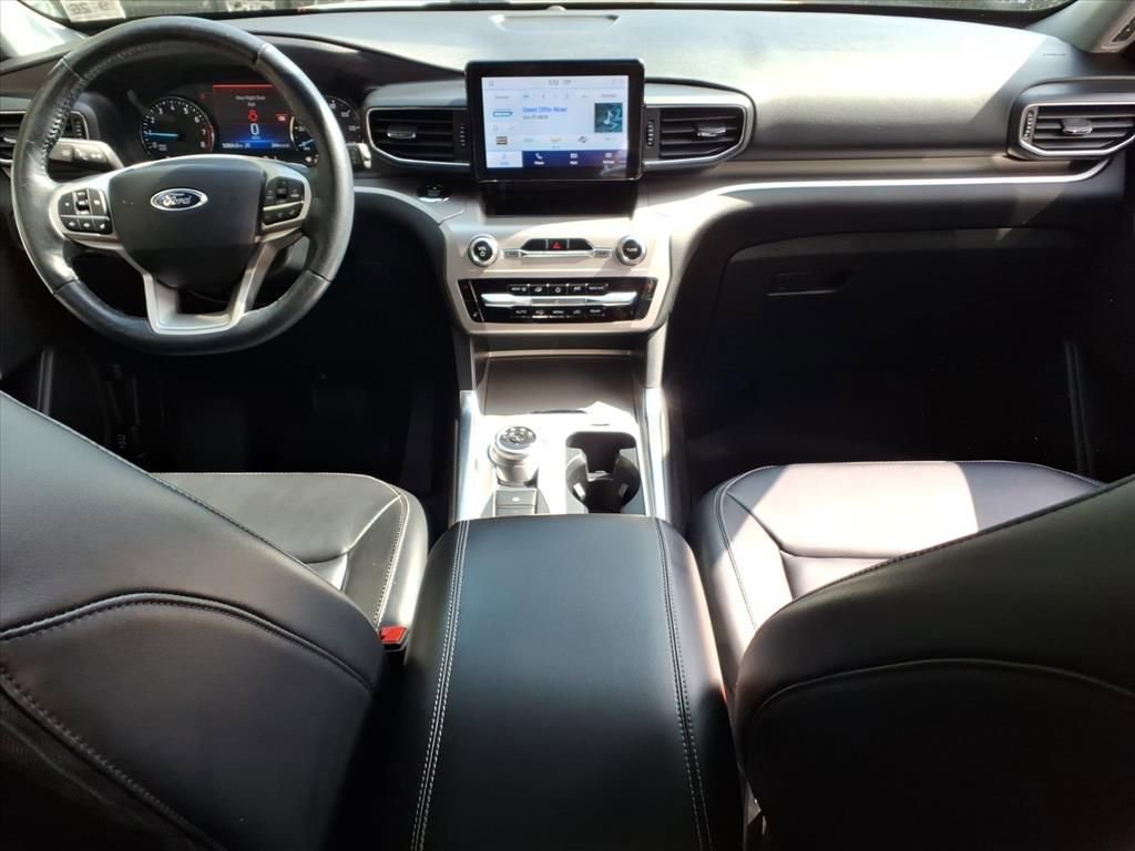 Used 2021 Ford Explorer XLT w/ Equipment Group 202A AWD/4WD image 12