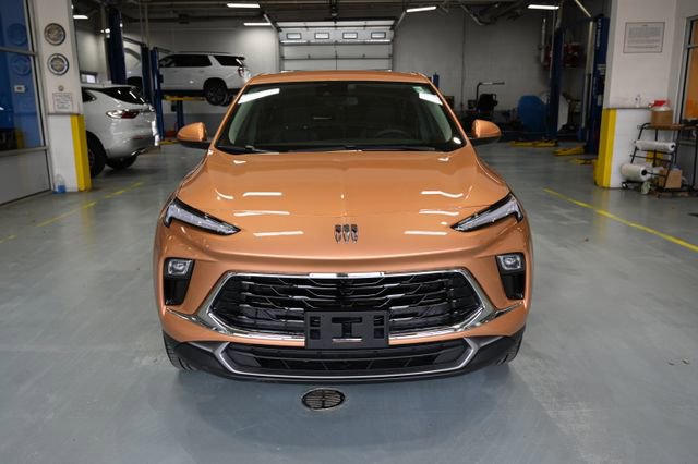 Used 2024 Buick Encore GX Preferred w/ Comfort Package image 2