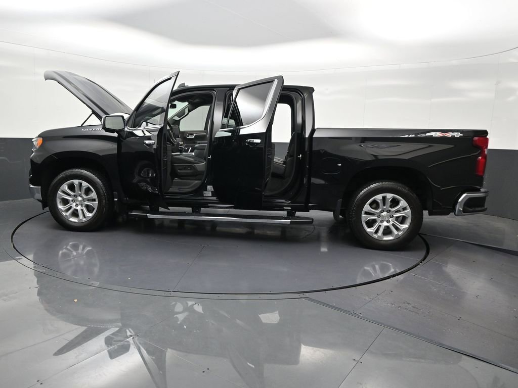 Used 2025 Chevrolet Silverado 1500 LTZ AWD/4WD image 34