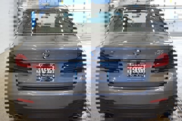 Used 2022 BMW 540i xDrive w/ M Sport Package image 11