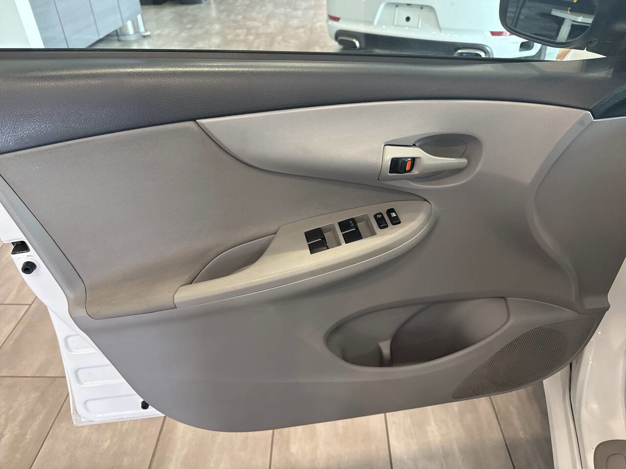 Used 2012 Toyota Corolla L FWD image 12