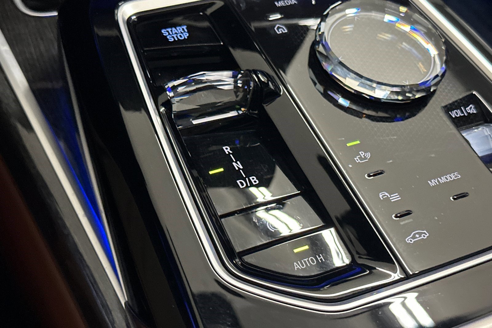 Used 2025 BMW i7 xDrive60 image 28