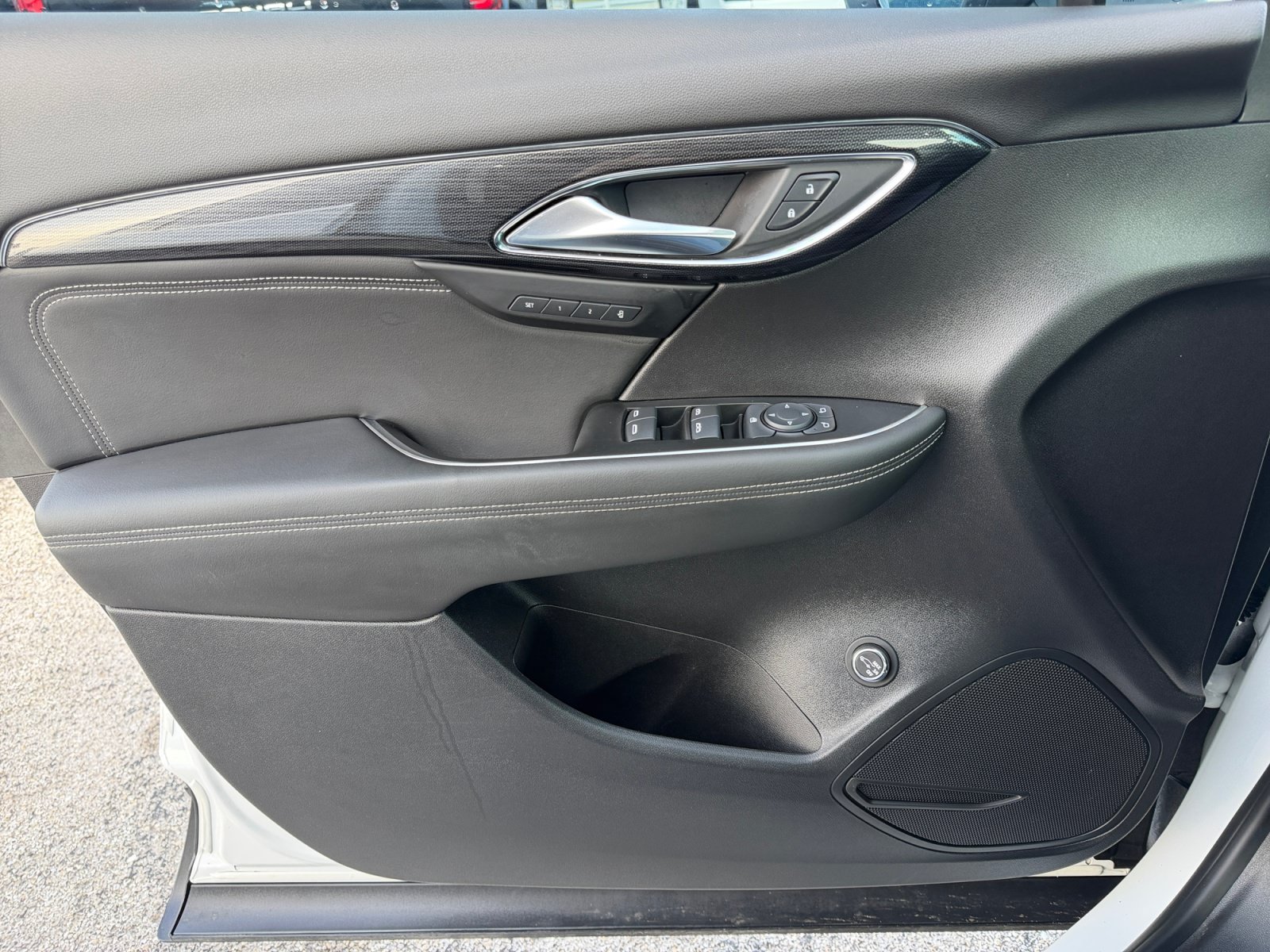 Used 2023 Buick Envision Essence AWD/4WD image 23