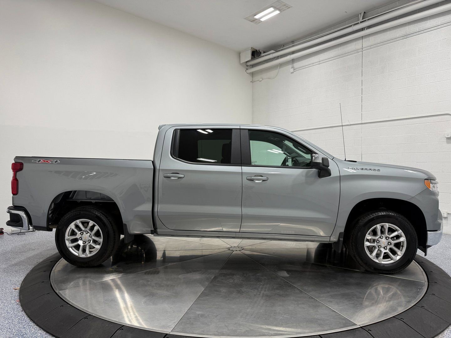 Used 2025 Chevrolet Silverado 1500 RST w/ Convenience Package II AWD/4WD image 8