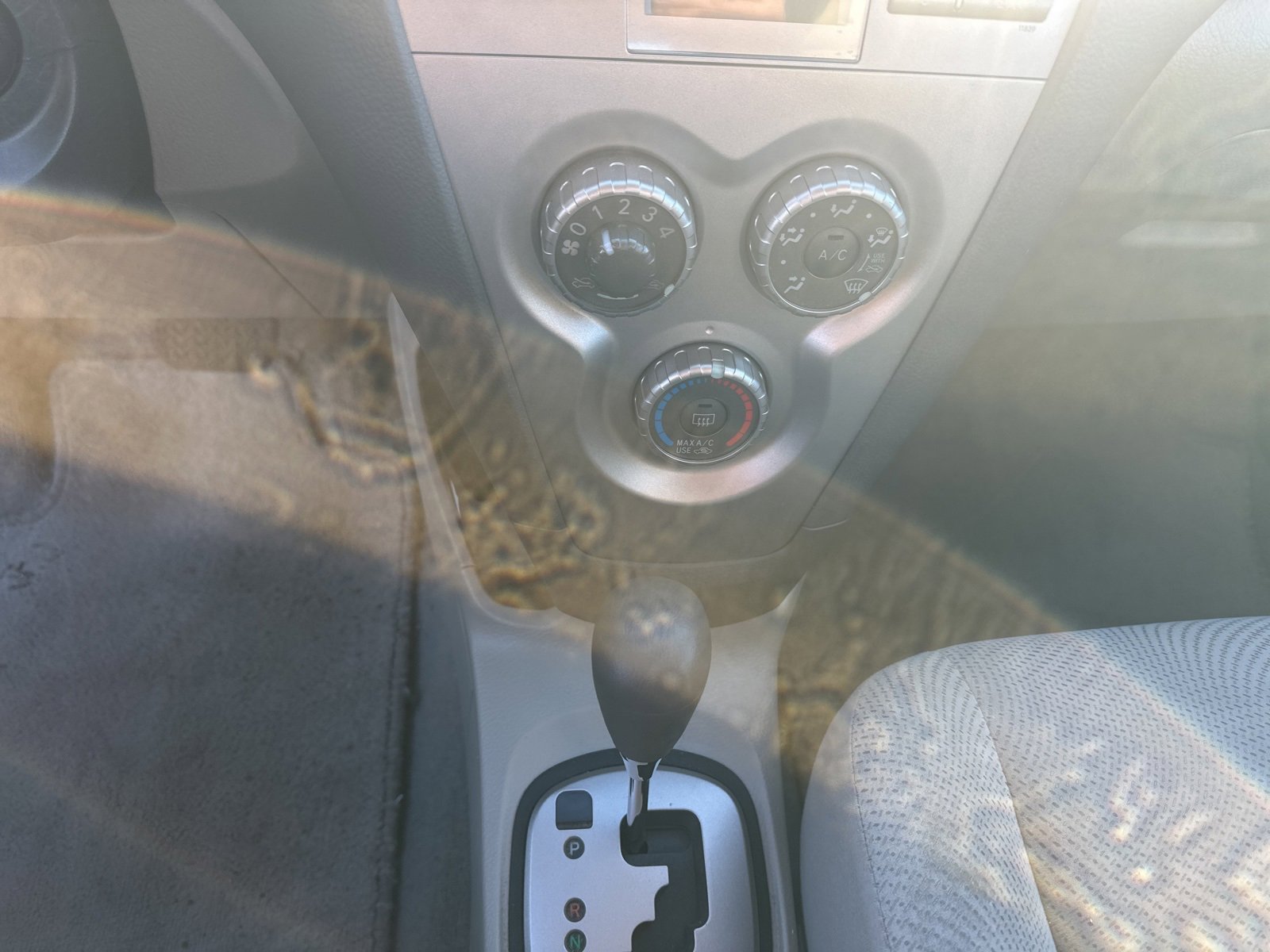 Used 2010 Toyota Yaris Sedan image 8