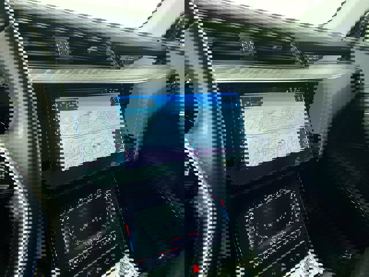 Certified 2022 Audi e-tron Premium Plus w/ Premium Plus Package image 4