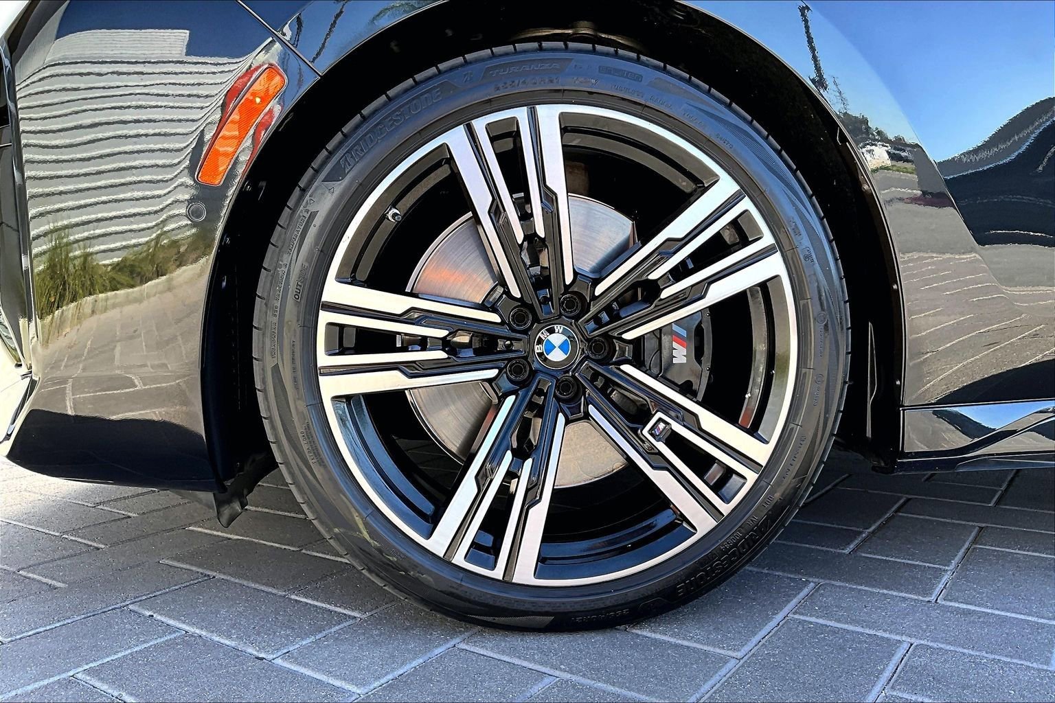 Used 2023 BMW 740i w/ Parking Assistance Package image 9