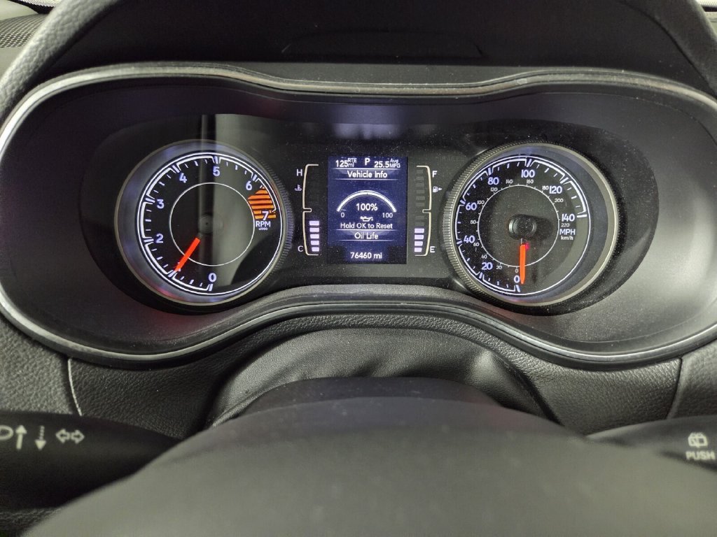 Used 2019 Jeep Cherokee Latitude Plus FWD image 15
