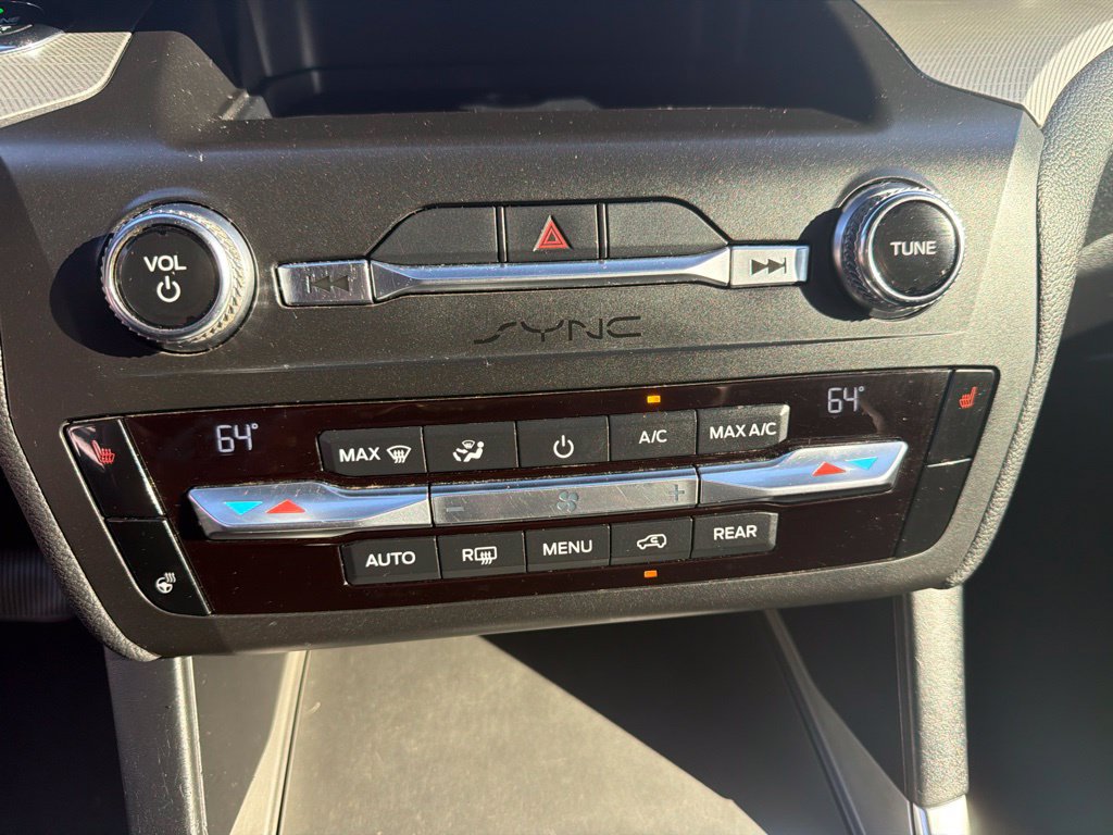 Used 2020 Ford Explorer XLT w/ Equipment Group 202A RWD image 26