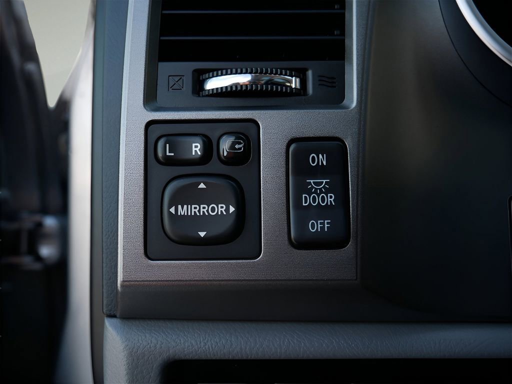 Used 2017 Toyota Sequoia Platinum AWD/4WD image 20