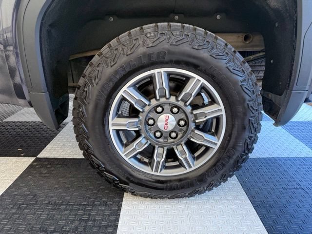 Used 2024 GMC Sierra 1500 AT4 w/ Technology Package AWD/4WD image 13