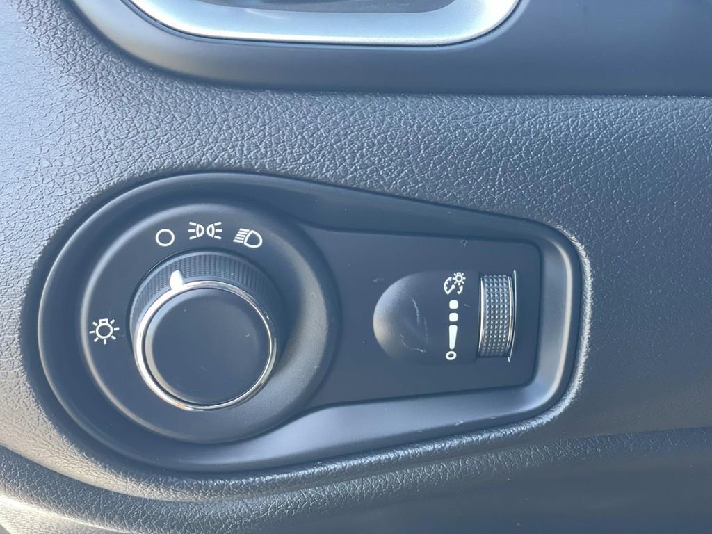 Used 2021 Jeep Renegade Sport image 19