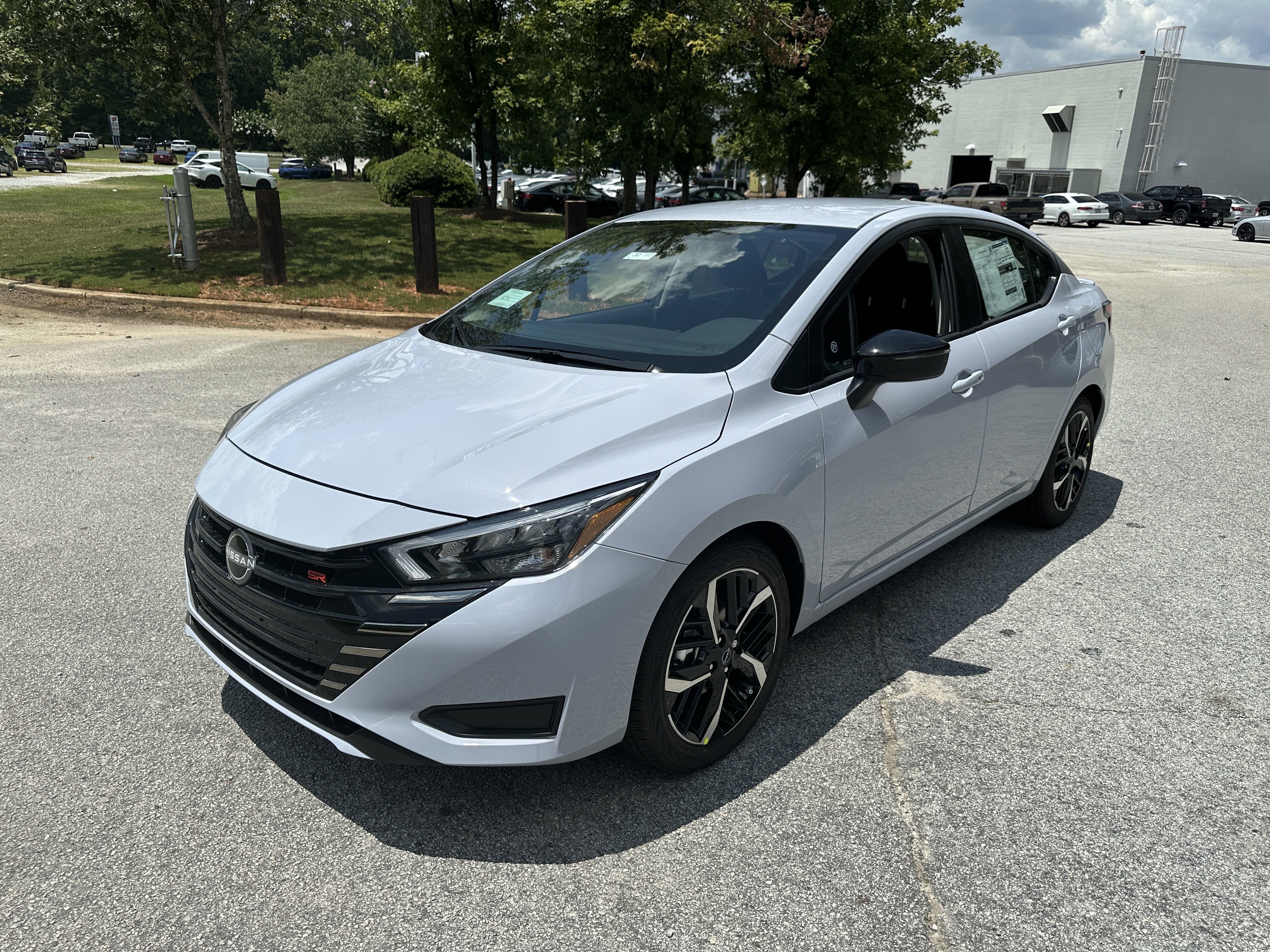 New 2025 Nissan Versa SR w/ Trunk Package