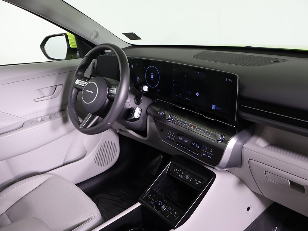 Used 2025 Hyundai Kona SEL image 32