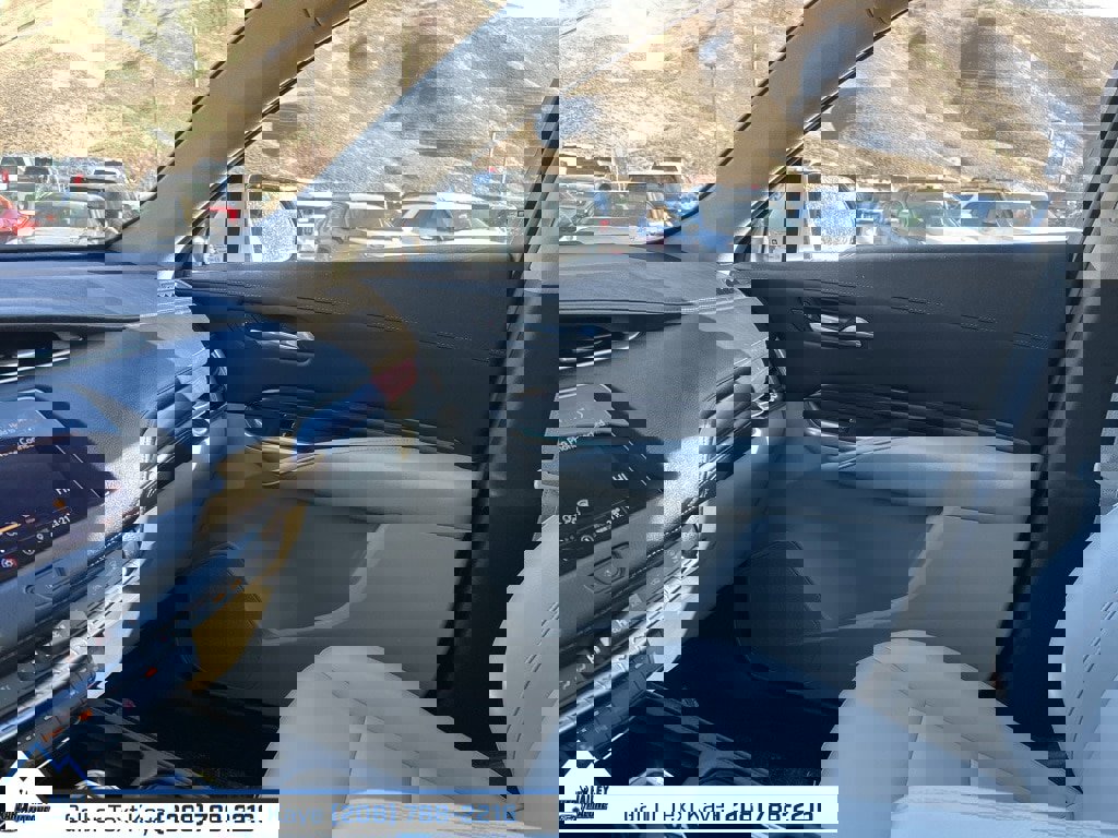 Used 2022 Cadillac XT4 Luxury w/ Cold Weather Package image 39