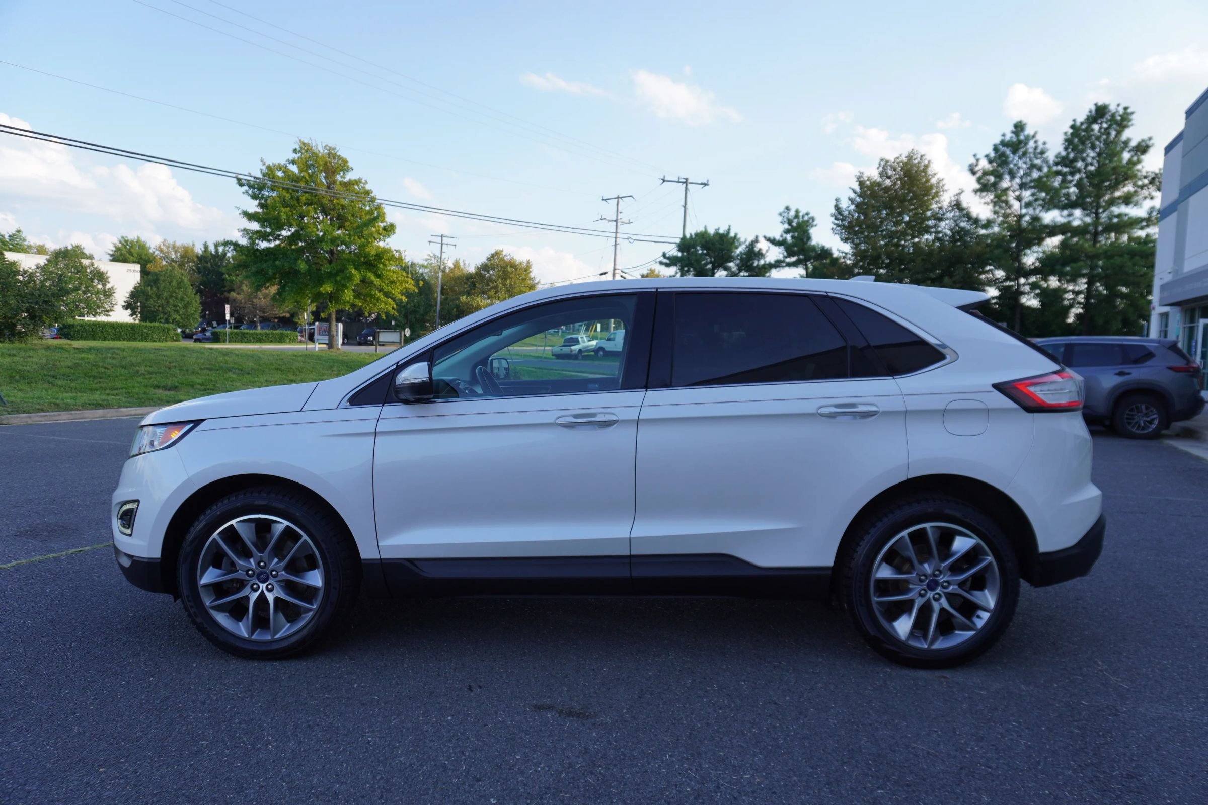 Used 2017 Ford Edge Titanium w/ Equipment Group 301A AWD/4WD image 5