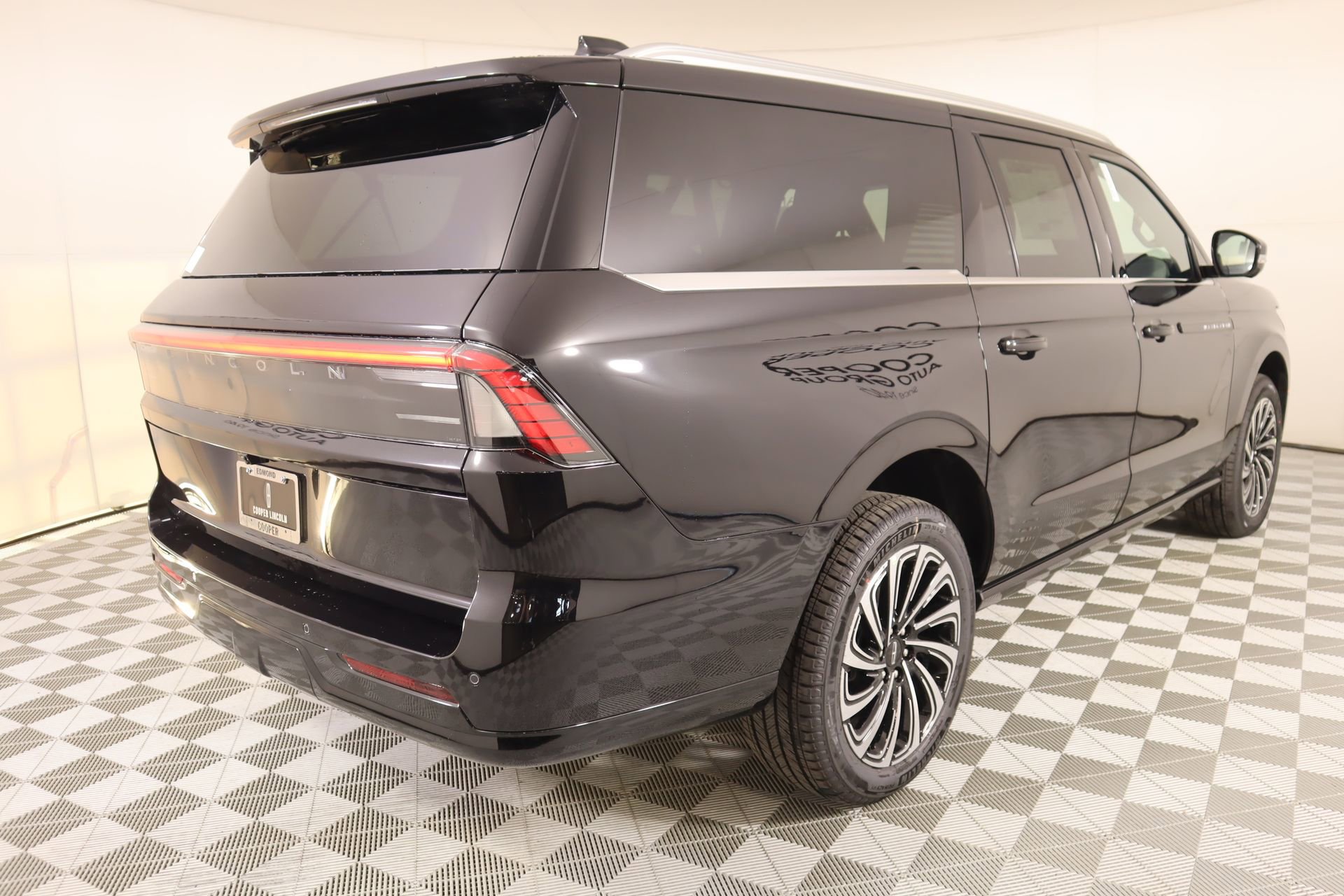 New 2026 Lincoln Navigator L Black Label AWD/4WD image 22