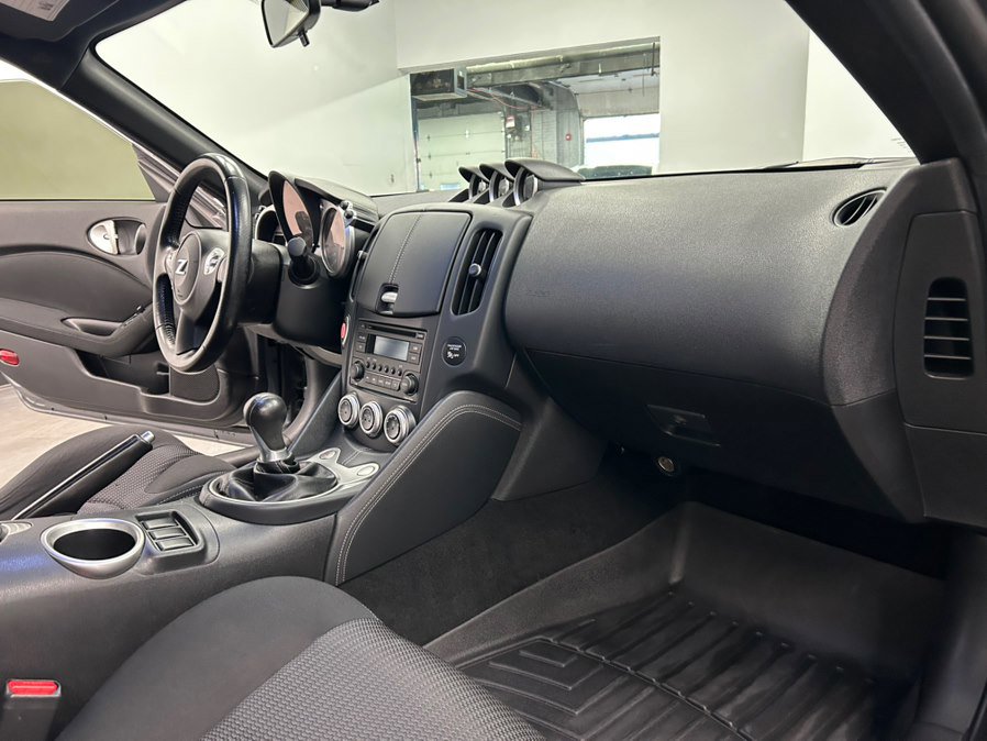 Used 2016 Nissan 370Z Touring Sport image 35