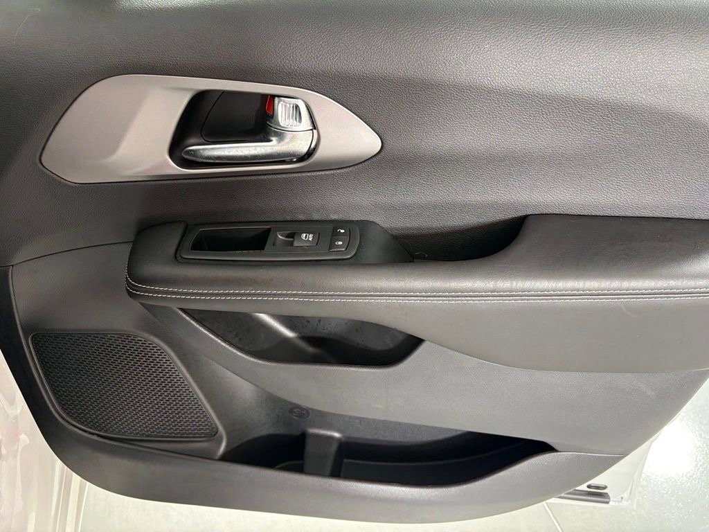 New 2027 Chrysler Pacifica LX FWD image 11