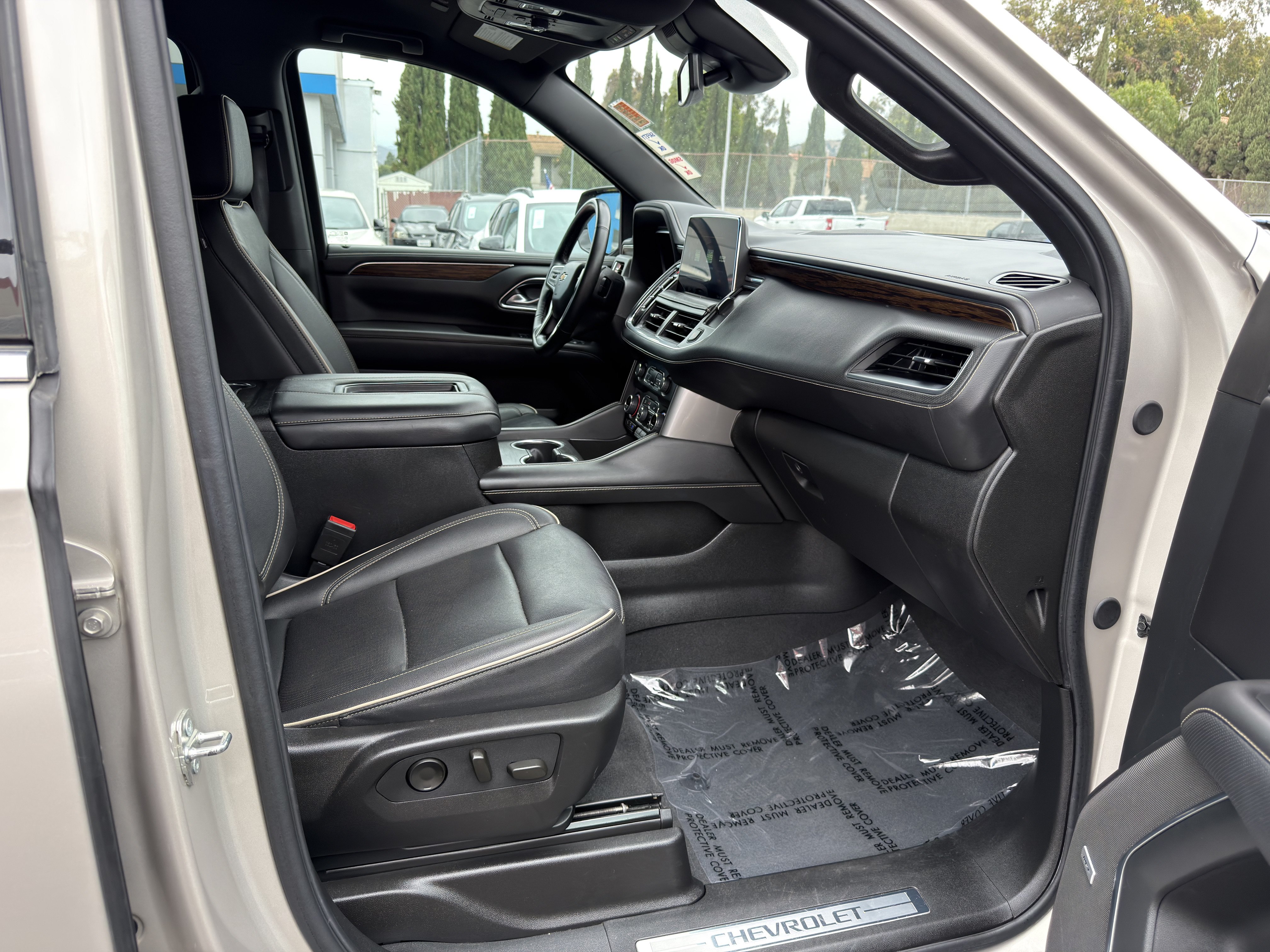 Used 2024 Chevrolet Suburban Premier AWD/4WD image 10