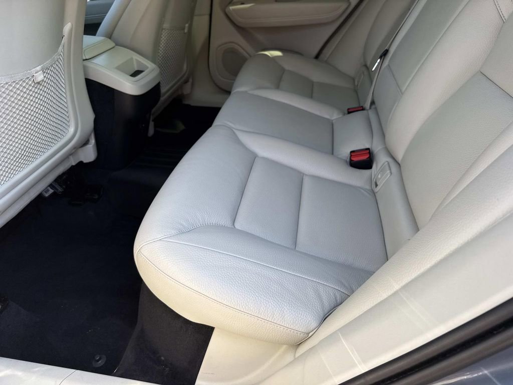 Used 2022 Volvo XC60 B5 Momentum w/ Climate Package image 16