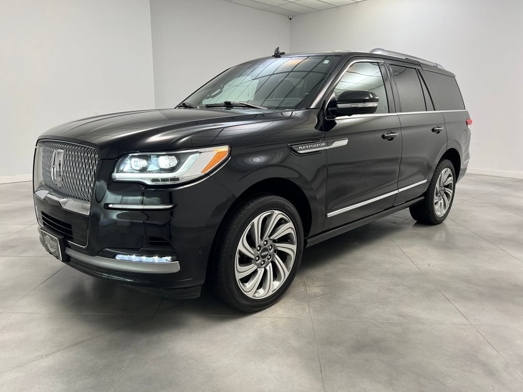 Used 2024 Lincoln Navigator Reserve AWD/4WD image 4