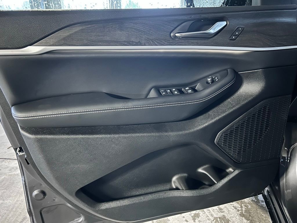 New 2025 Jeep Grand Cherokee L Limited image 10