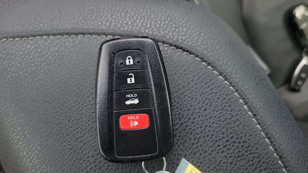 Used 2020 Toyota Camry XSE FWD image 25