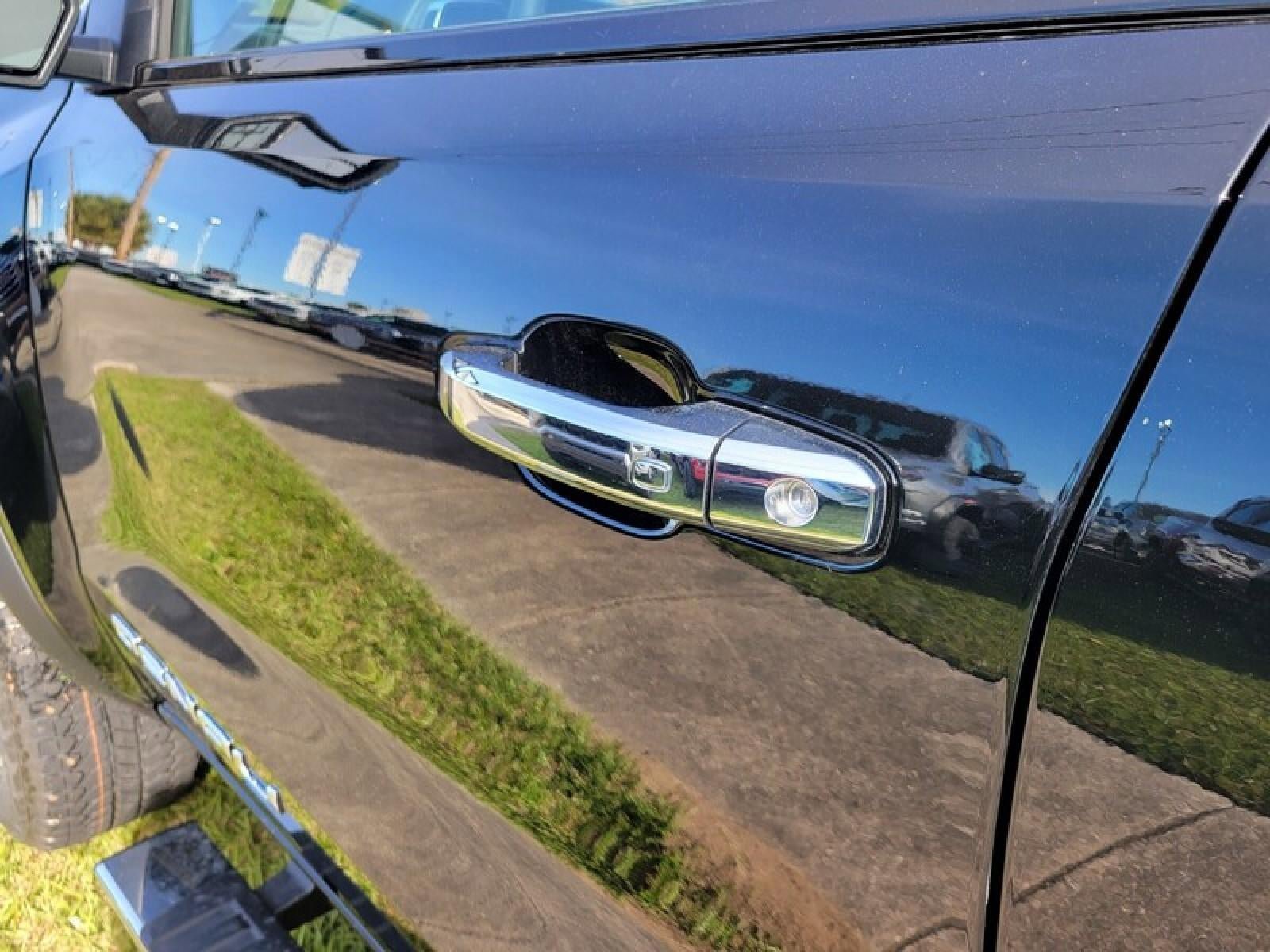 New 2026 GMC Canyon Denali AWD/4WD image 9