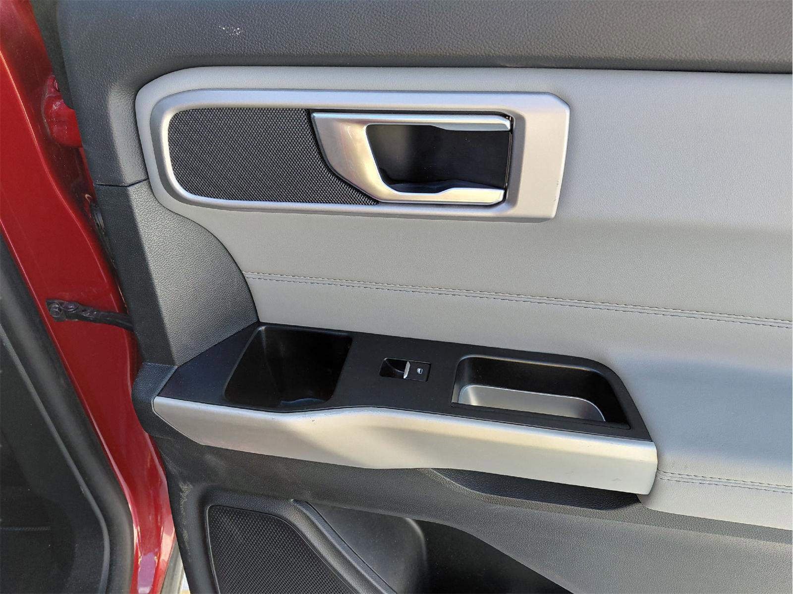 Used 2022 Ford Explorer XLT w/ Equipment Group 202A image 16