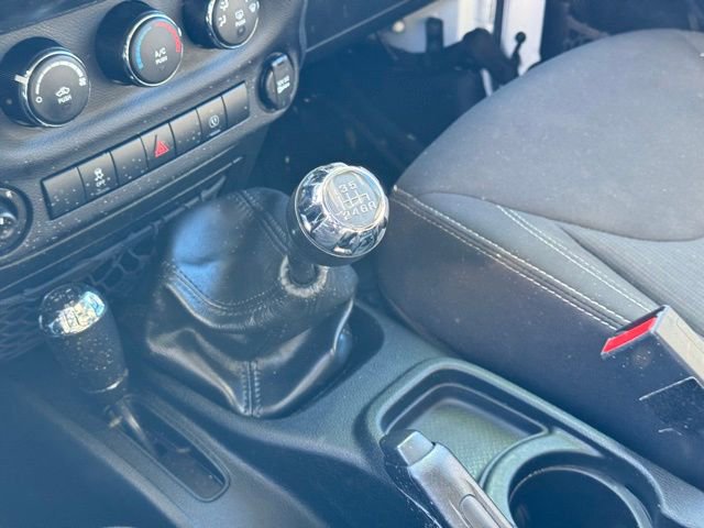 Used 2017 Jeep Wrangler Unlimited Sahara w/ Connectivity Group image 16