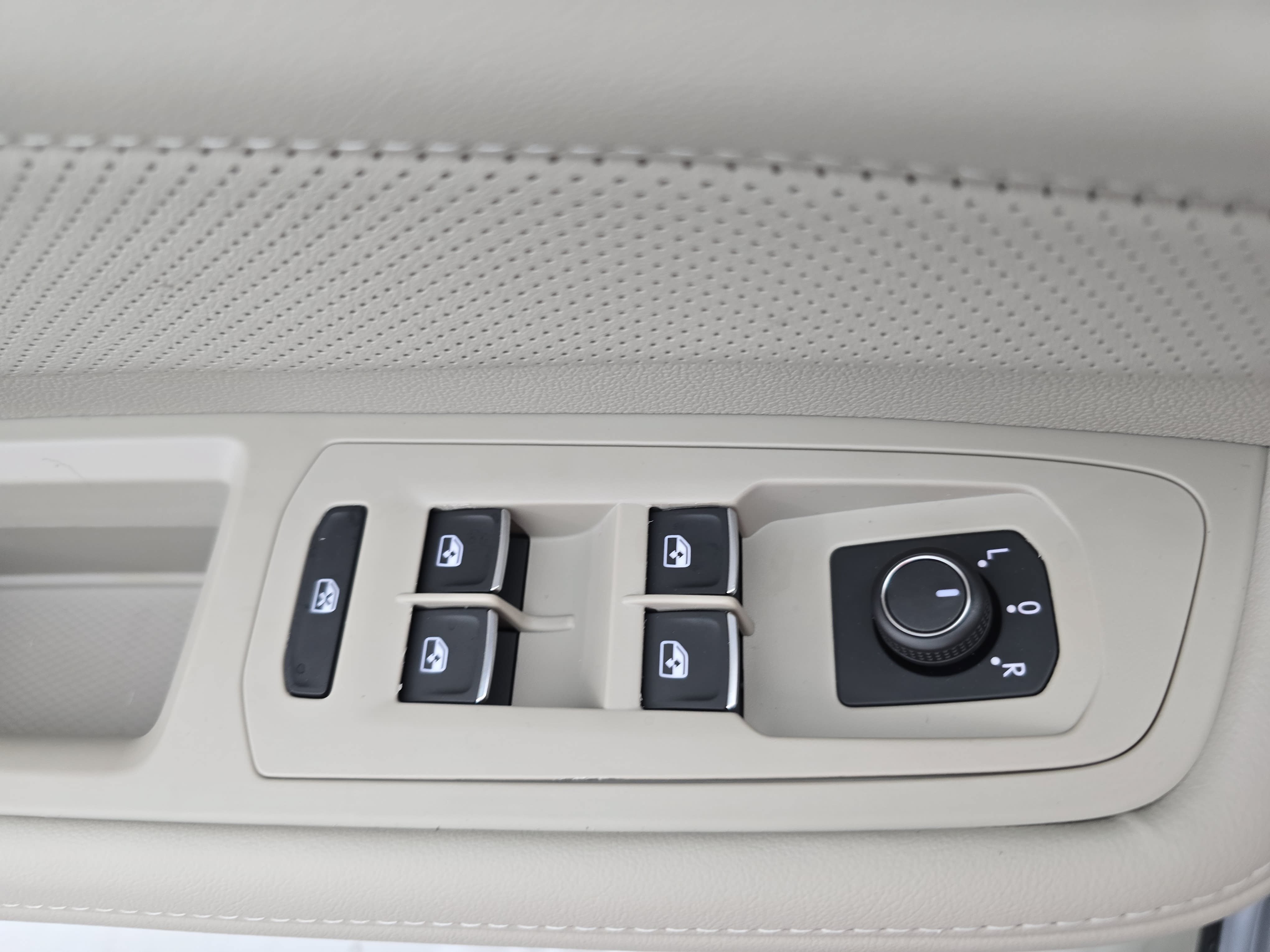 New 2026 Volkswagen Atlas SE FWD image 29