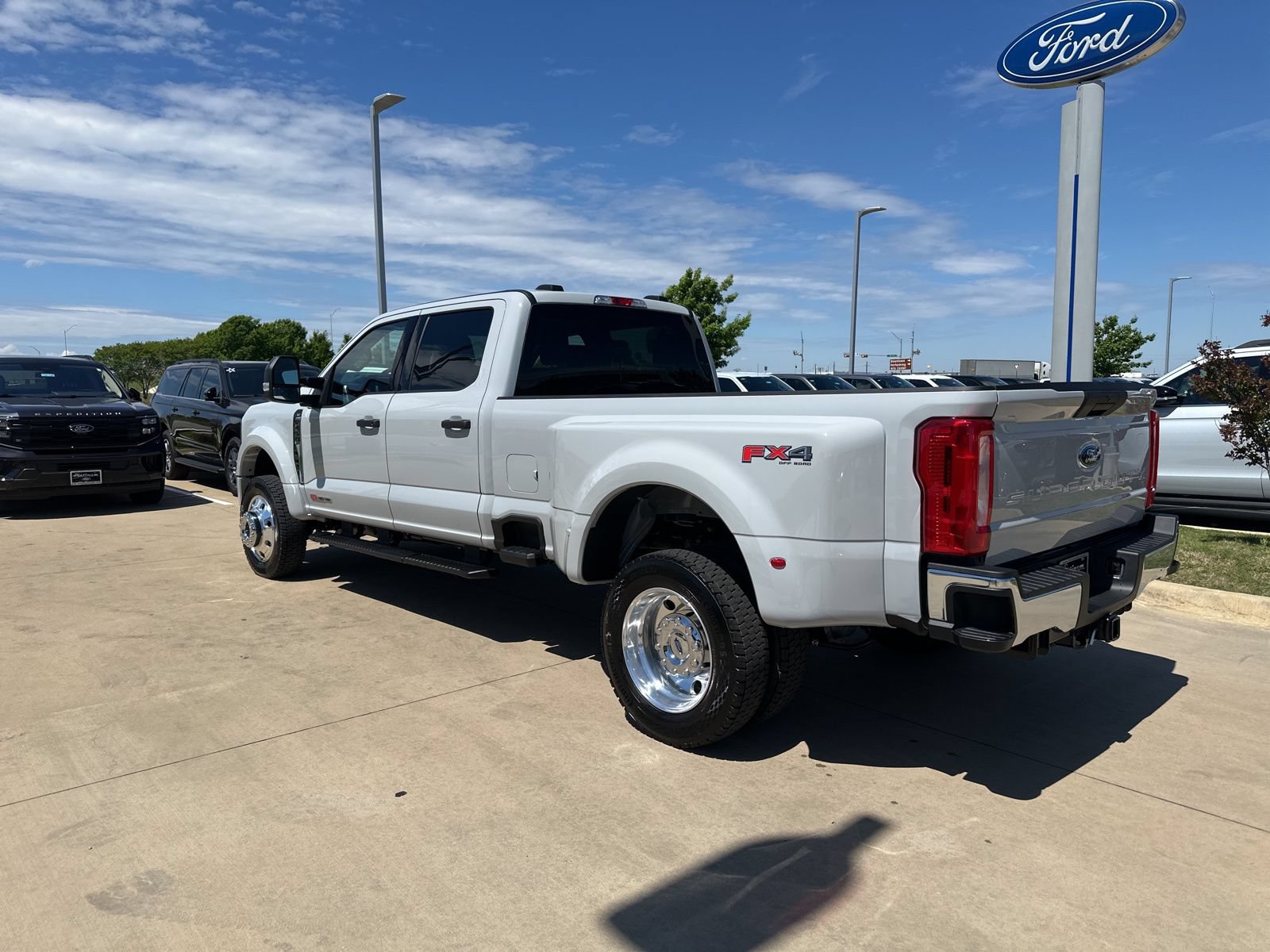 Used 2026 Ford F450 XLT w/ FX4 Off-Road Package AWD/4WD image 3