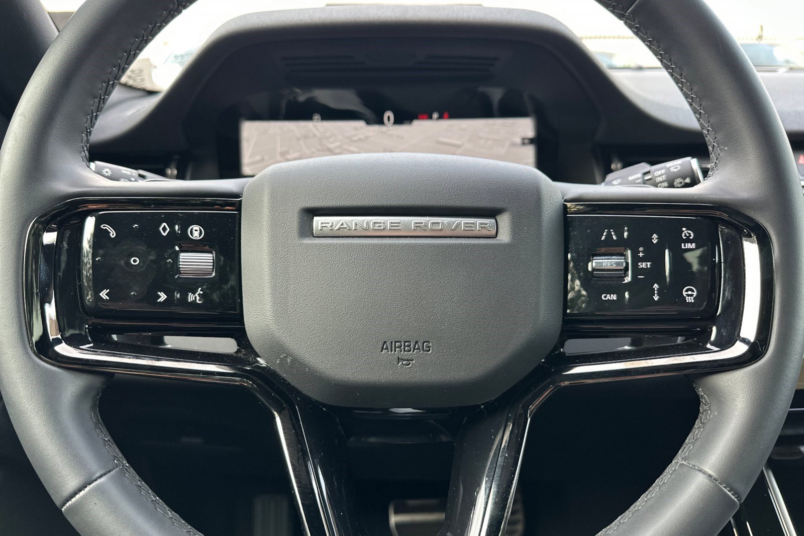 Used 2024 Land Rover Range Rover Evoque Dynamic SE image 18