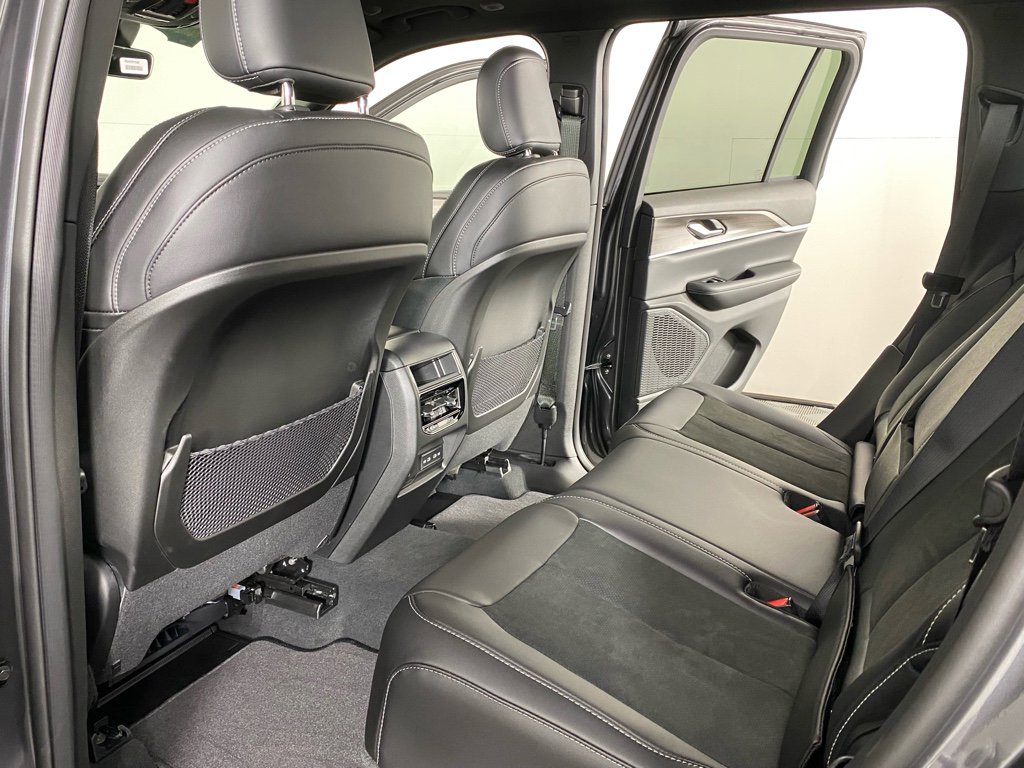 New 2026 Jeep Grand Cherokee Altitude image 20